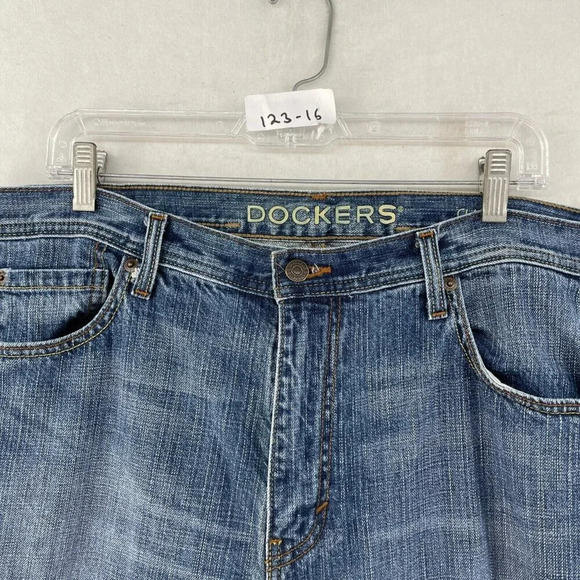 Dockers Jeans Men's 36x34 Blue Medium WashDenim Classic Fit Straight Leg  Button - Picture 10 of 10